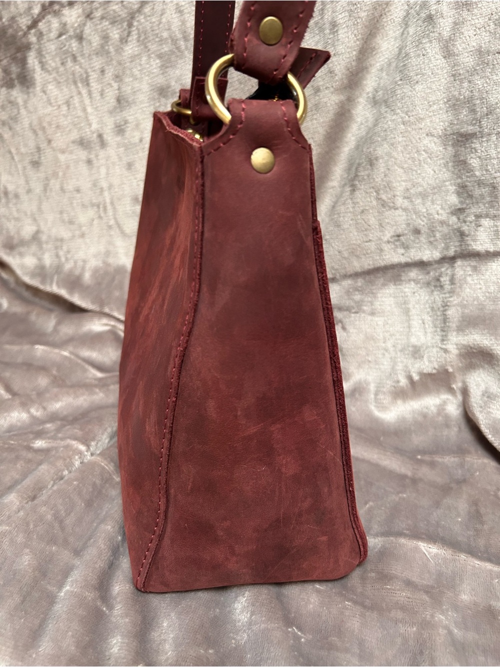 Portland Leather OG Triangle Purse in Merlot with Adjustable Crossbody Strap - Picture 5 of 7